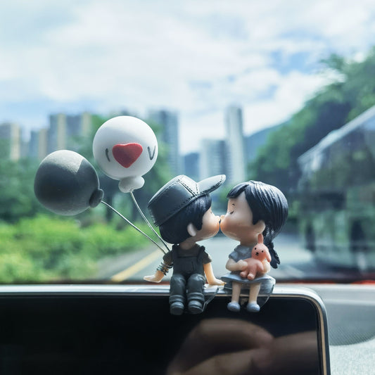 Cute Cartoon Couple Kiss Figurines - Perfect Car Decoration