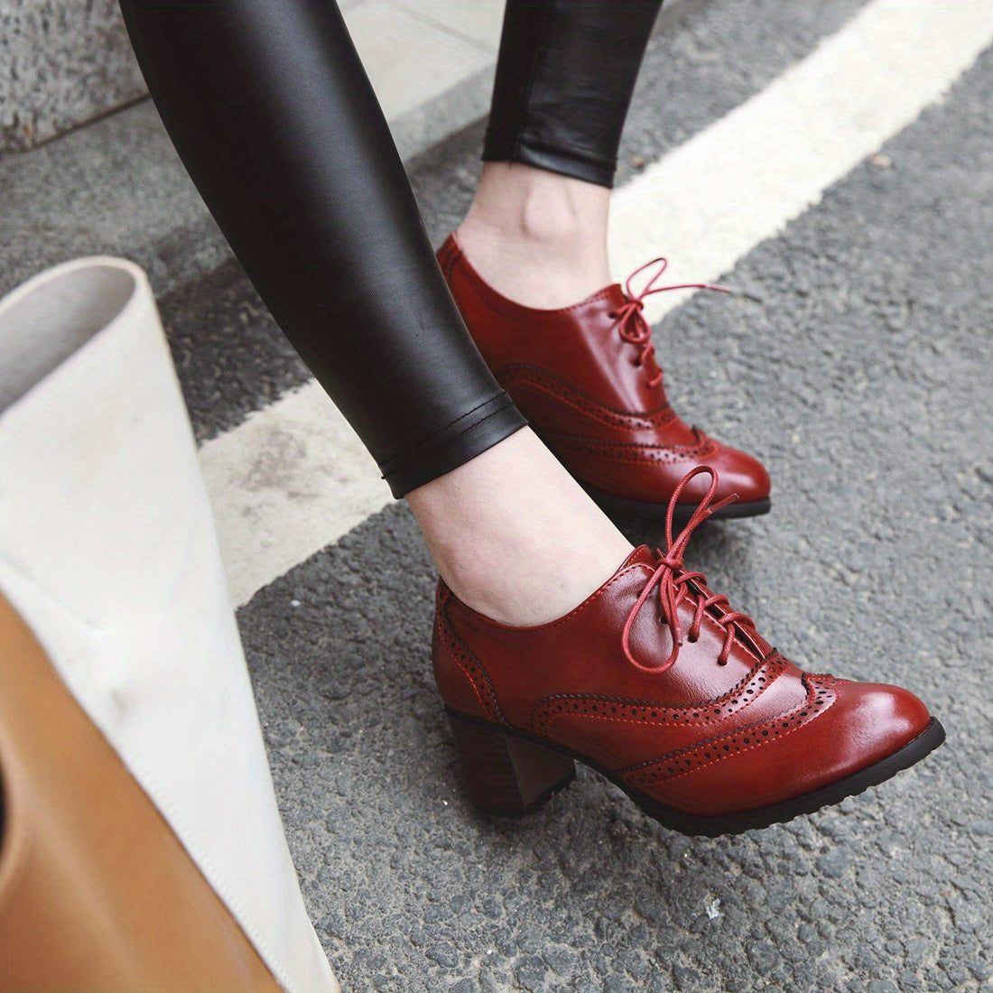 Women's Perforated Brogues High Heels Lace Up Oxfords Oktoberfest Shoes