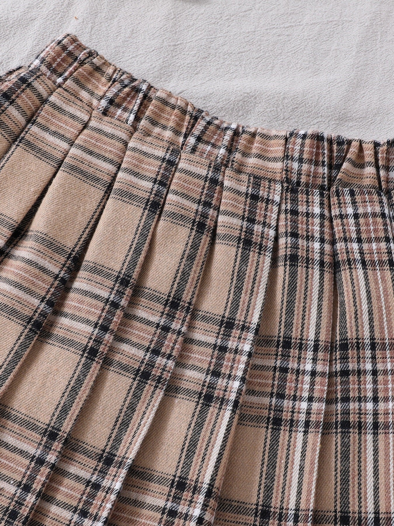 2pcs Preppy Style Sweater & Pleated Skirt Set