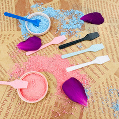 100 Pcs Small Plastic Cosmetic Spatulas for Cream Mixing