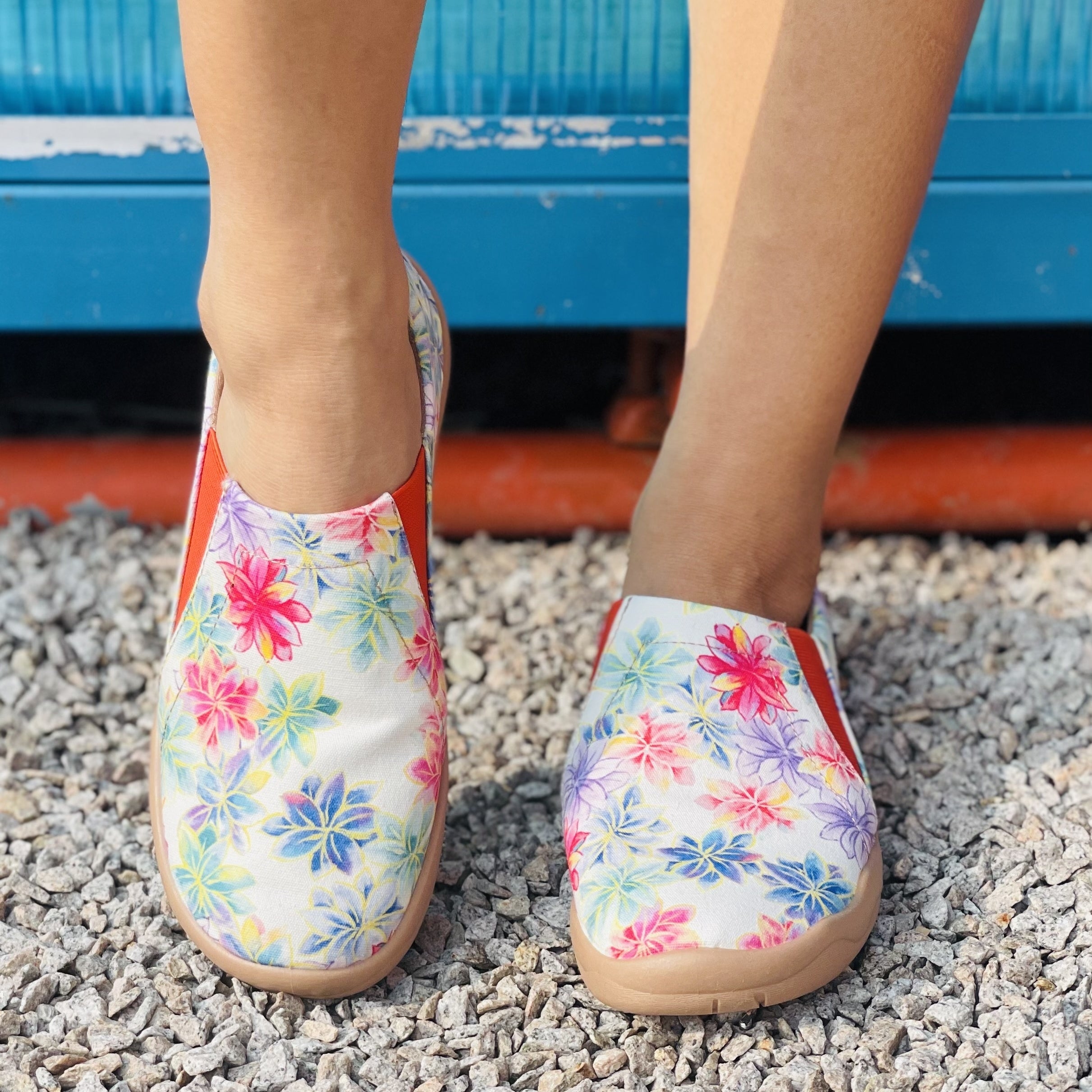 Women's Floral Slip On Canvas Shoes Lightweight Round Toe Non slip
