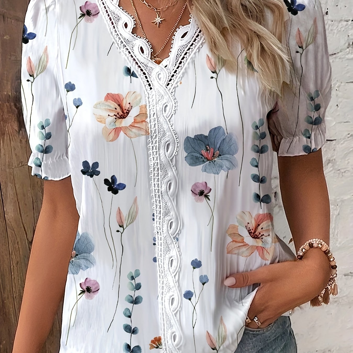  Floral Print Lace Panel Puff Sleeve V Neck Top