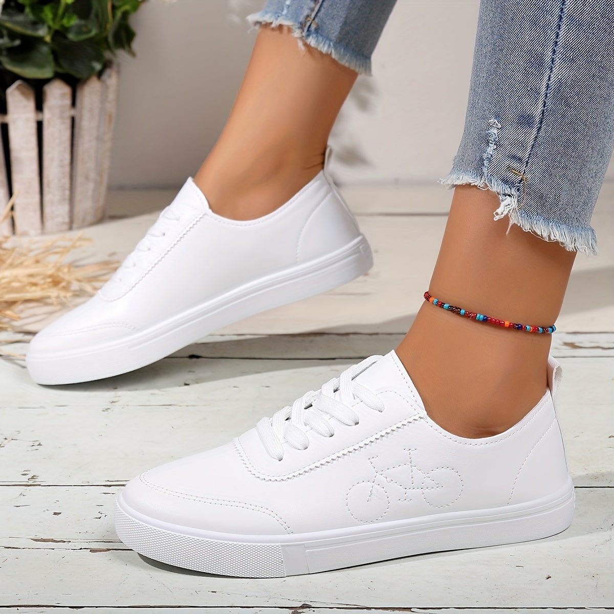 Women's Flat Lace Up Skate Shoes Low Top Sneakers