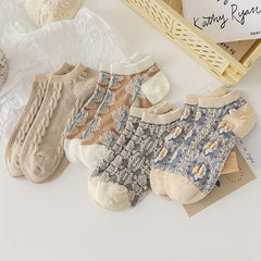 Retro Style Floral Textured Ankle Socks for Women