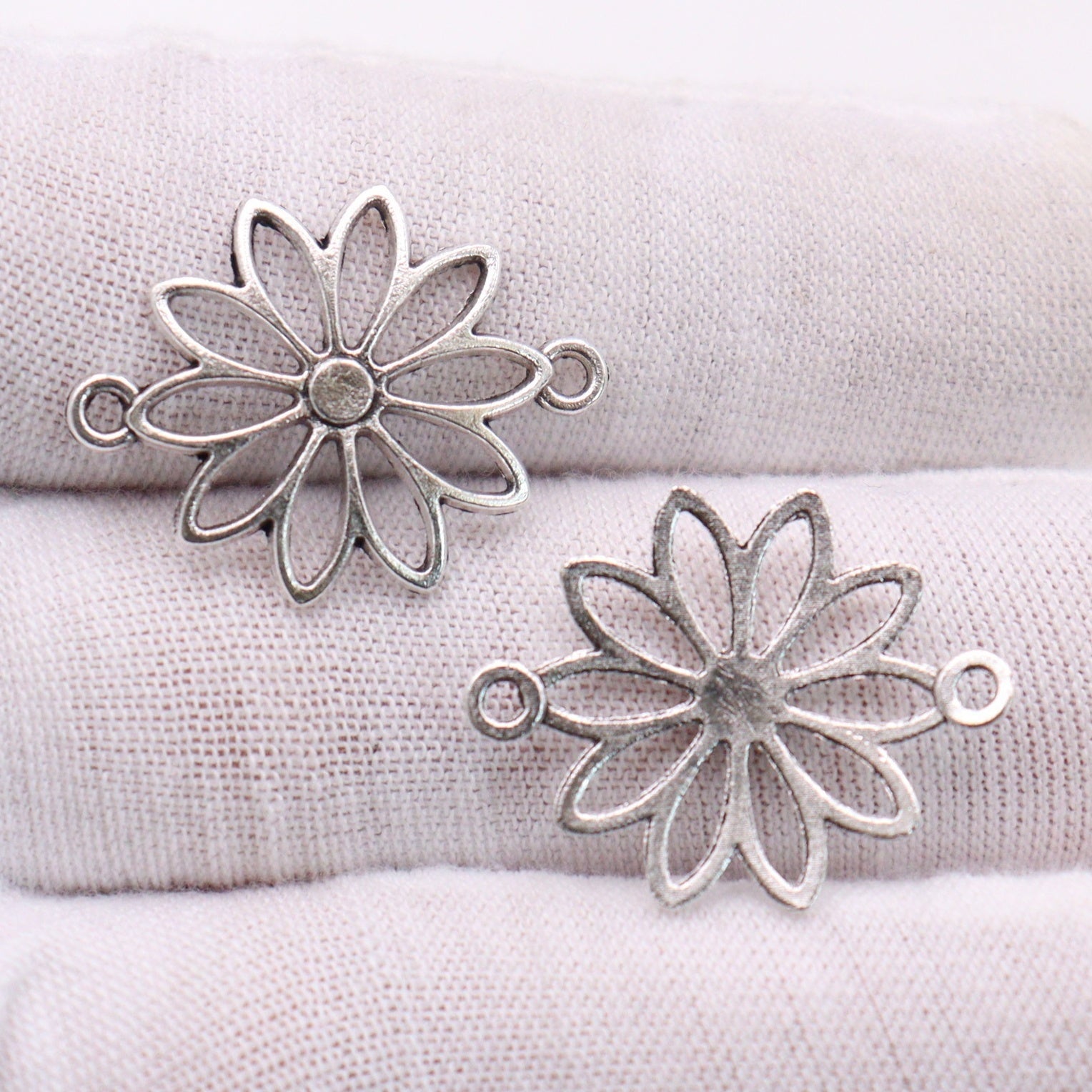 50pcs DIY Alloy Hollow Flower Pendants Retro Accessories Double Hanging