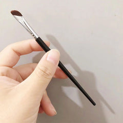 1PC Sickle Eyeliner Brush Edge Makeup Brush Liquid Eyeliner Brush