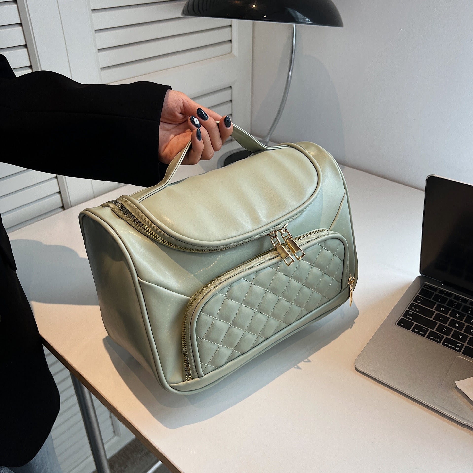 Minimalist Cosmetic Handbag Lightweight Quilted Detail Makeup Organizer