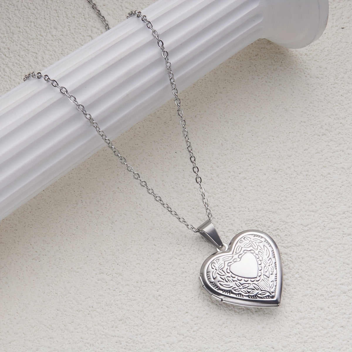 Heart Shaped Photo Locket 304 Stainless Steel Pendant Necklace