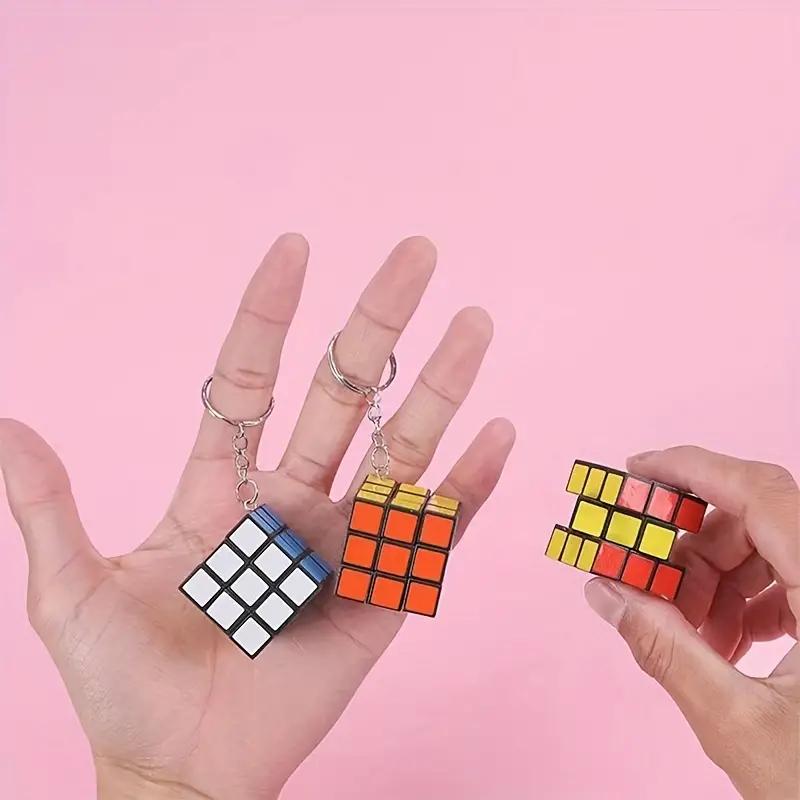 12pcs Men's Puzzle Cube Keychain Entry Level Toy