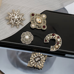 Locke Court Brooch Micro Inlaid Diamonds Pearl Flowers Brooch