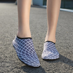 Men's Plaid Water Shoes Quick Dry Non Slip Lightweight Soft Water Socks