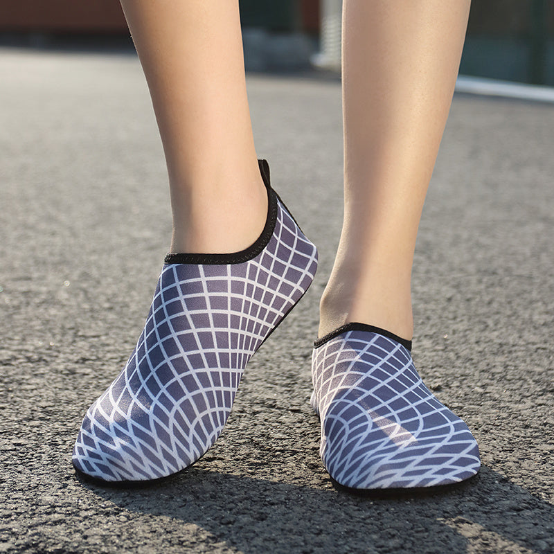 Men's Plaid Water Shoes Quick Dry Non Slip Lightweight Soft Water Socks