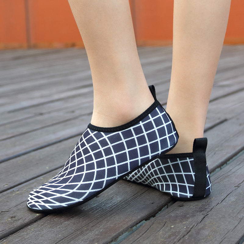 Men's Plaid Water Shoes Quick Dry Non Slip Lightweight Soft Water Socks