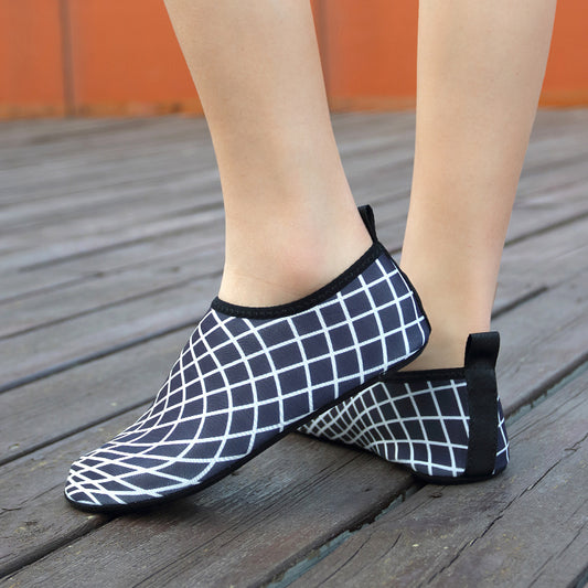 Men's Plaid Water Shoes Quick Dry Non Slip Lightweight Soft Water Socks