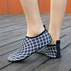 Men's Plaid Water Shoes Quick Dry Non Slip Lightweight Soft Water Socks