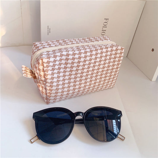 Houndstooth Pattern Toiletry Bag for Women