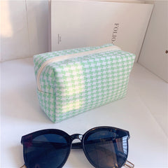 Houndstooth Pattern Toiletry Bag for Women