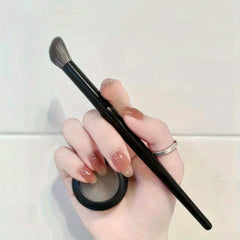 Precision Eyeshadow Brush for Professional Eye Makeup