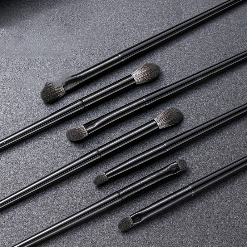 Precision Eyeshadow Brush for Professional Eye Makeup