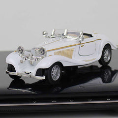 1:28 Alloy Classic Car Model Static Collection Gift Cake Ornament