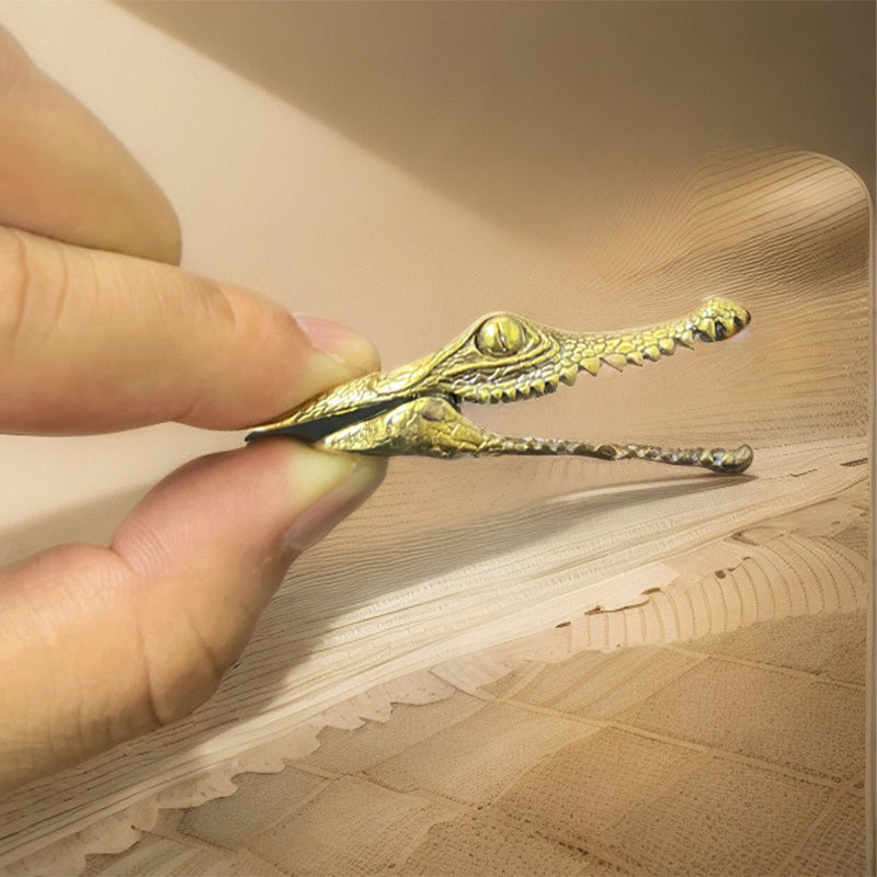 Retro Brass Crocodile Head Clamp Keychain Clip Pendant