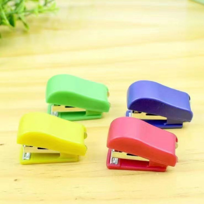 4pcs Mini Stapler Portable Durable High Value Small Office Supplies