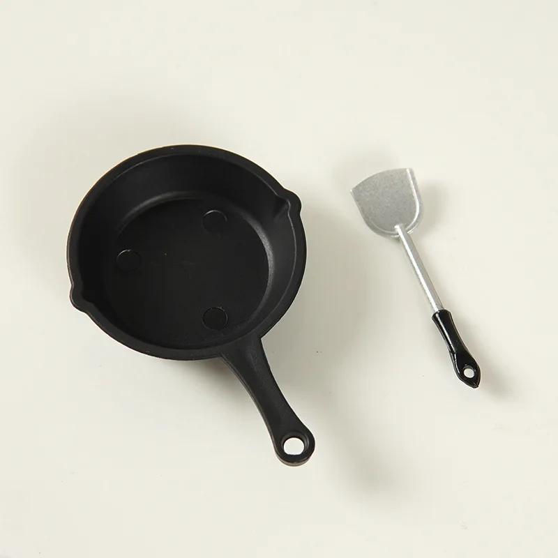 1pc Mini Wok with Spoon Doll Room Kitchen Utensils