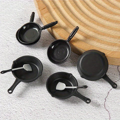 1pc Mini Wok with Spoon Doll Room Kitchen Utensils