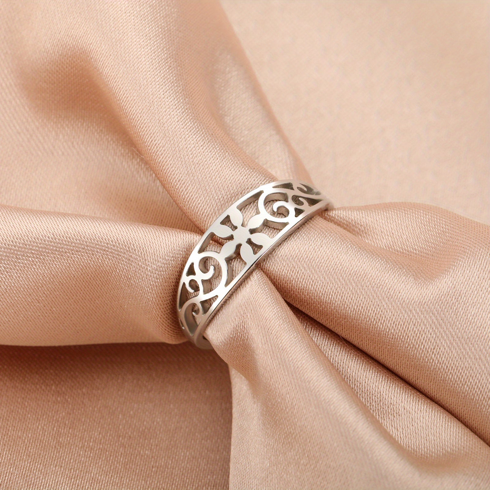 Bohemian Daisy Ring with Witch Knot - Mother's Gift