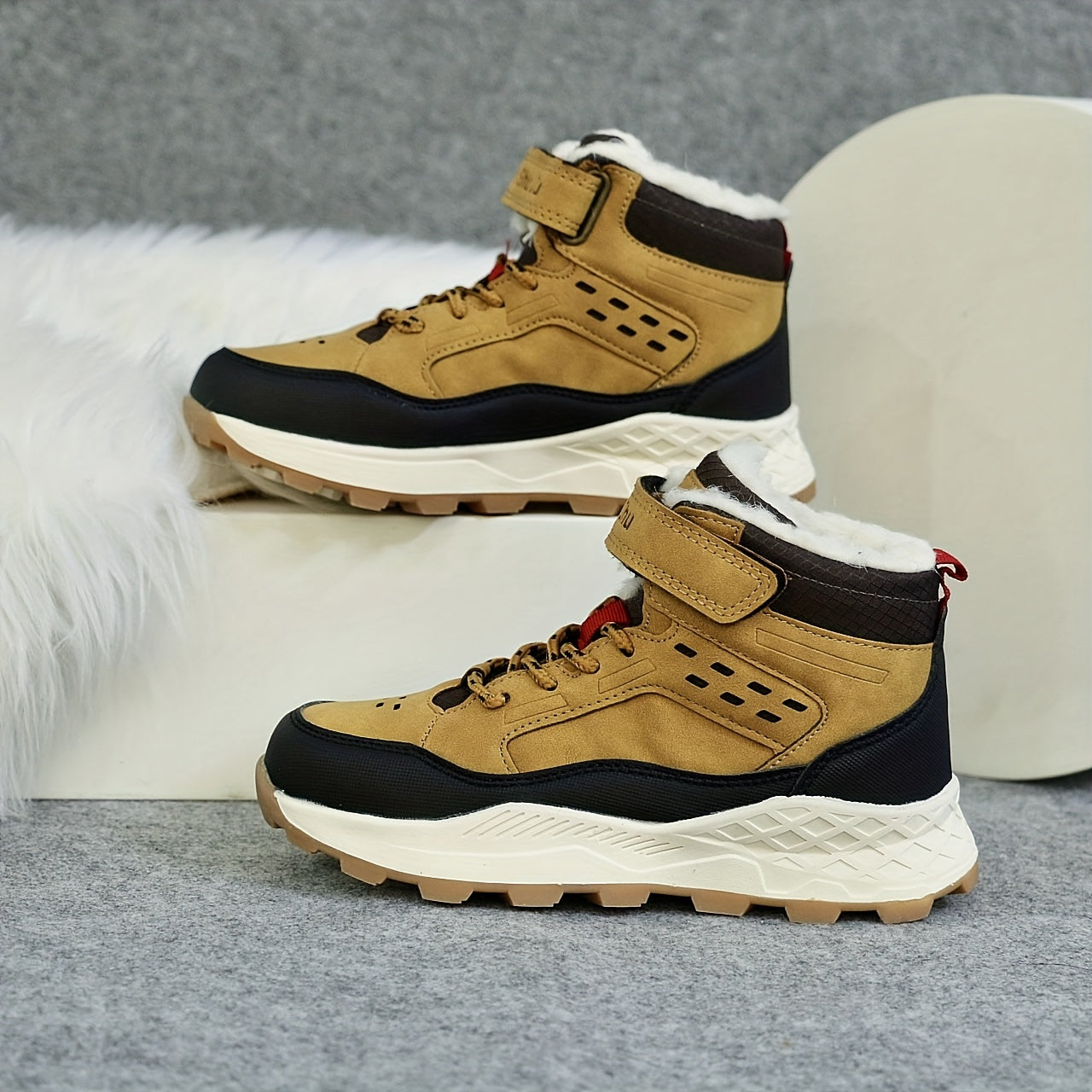 Stylish Anti Slip High Tube Hiking Shoes Comfortable Sport Shoes