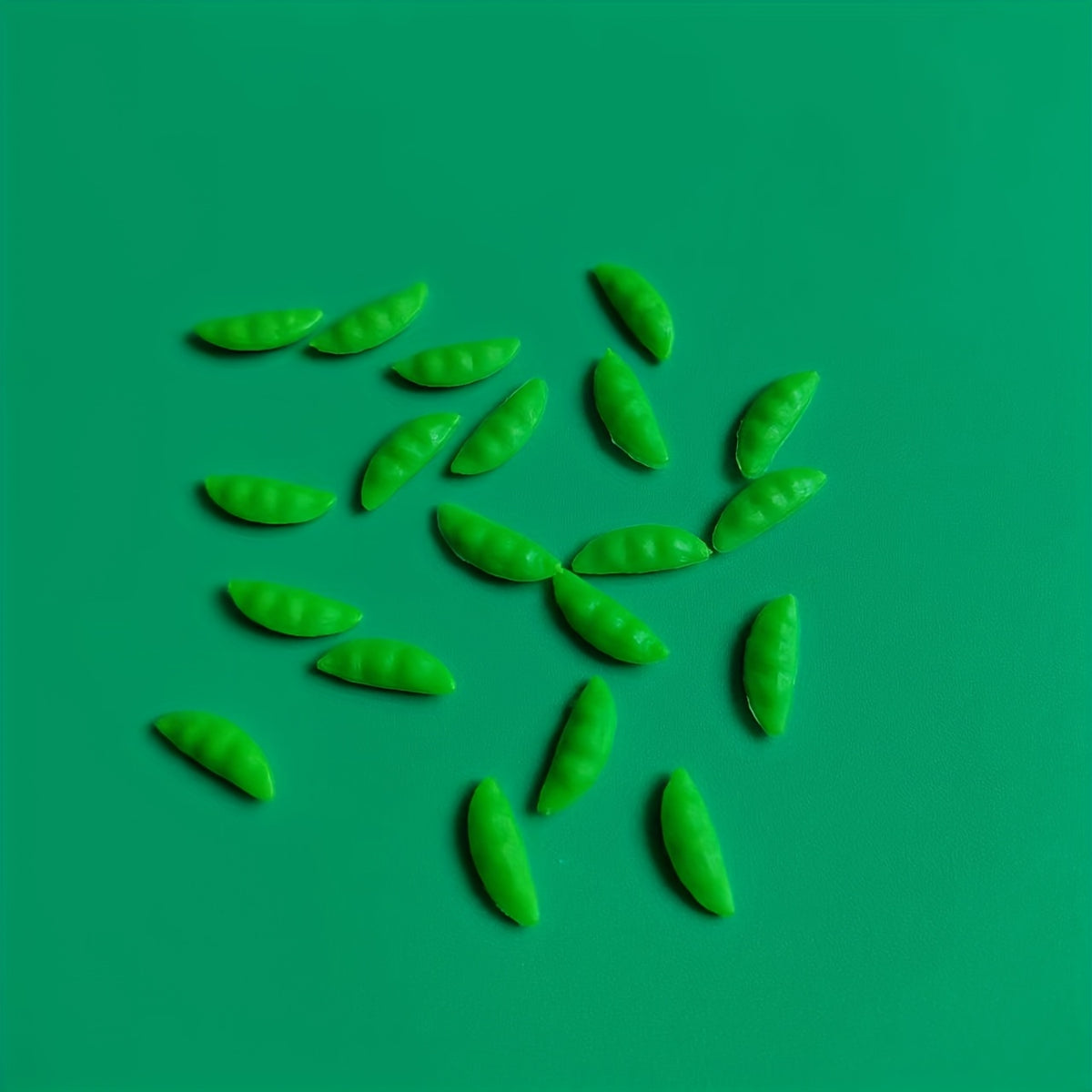 20pcs Mini Pea Pods Realistic Green Plastic Food Toys for Mini Kitchen Playset