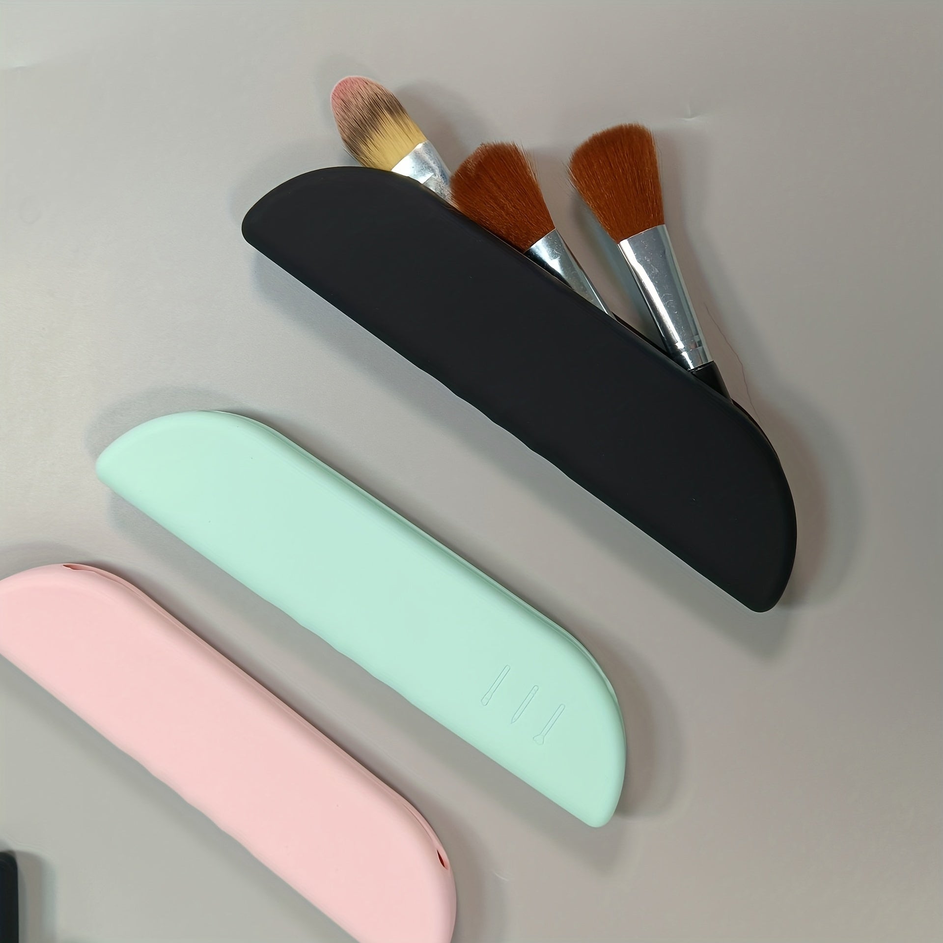 Portable Silicone Makeup Brush Holder for Travel and Organization