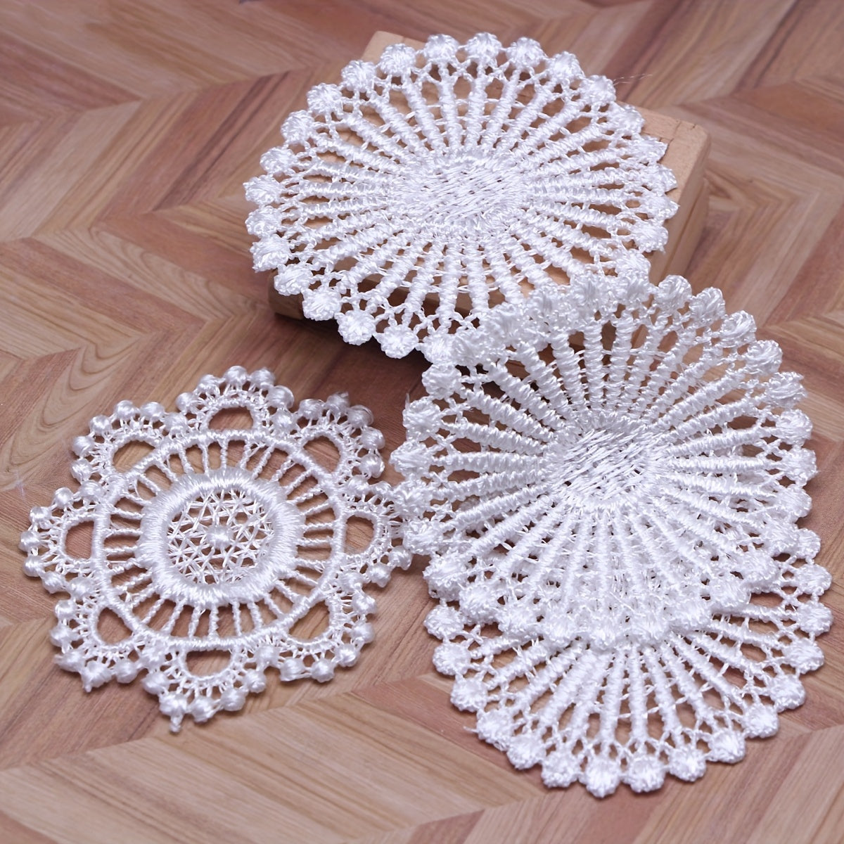 Dollhouse Dining Table Mat - Hollowed Out Braid Design
