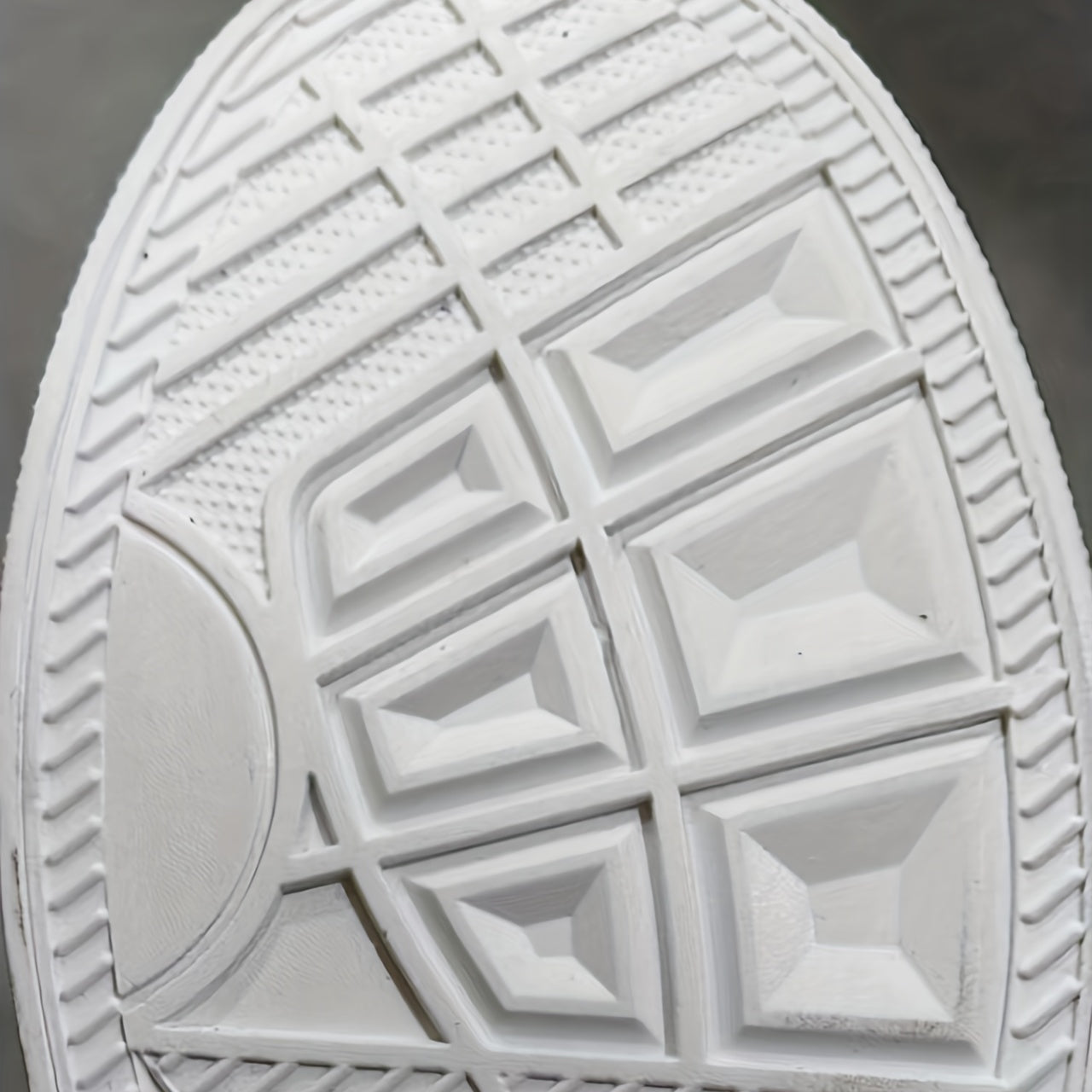 Men's Lace-up PU Leather Skate Shoes with Good Grip