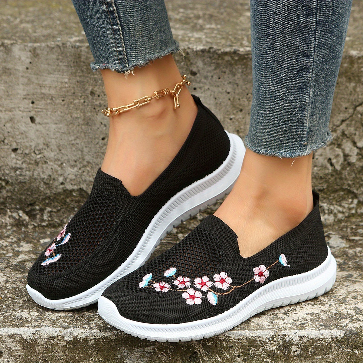 Women's Flowers Embroidered Flat Shoes Lightweight Slip On