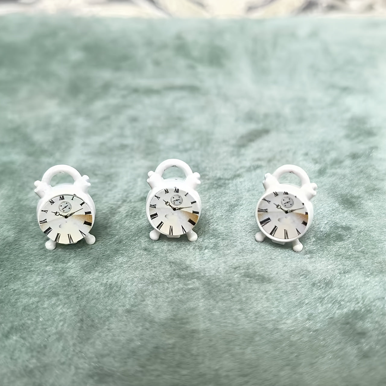 1pc Clock Creamy Aluminum Alloy Doll House Accessory