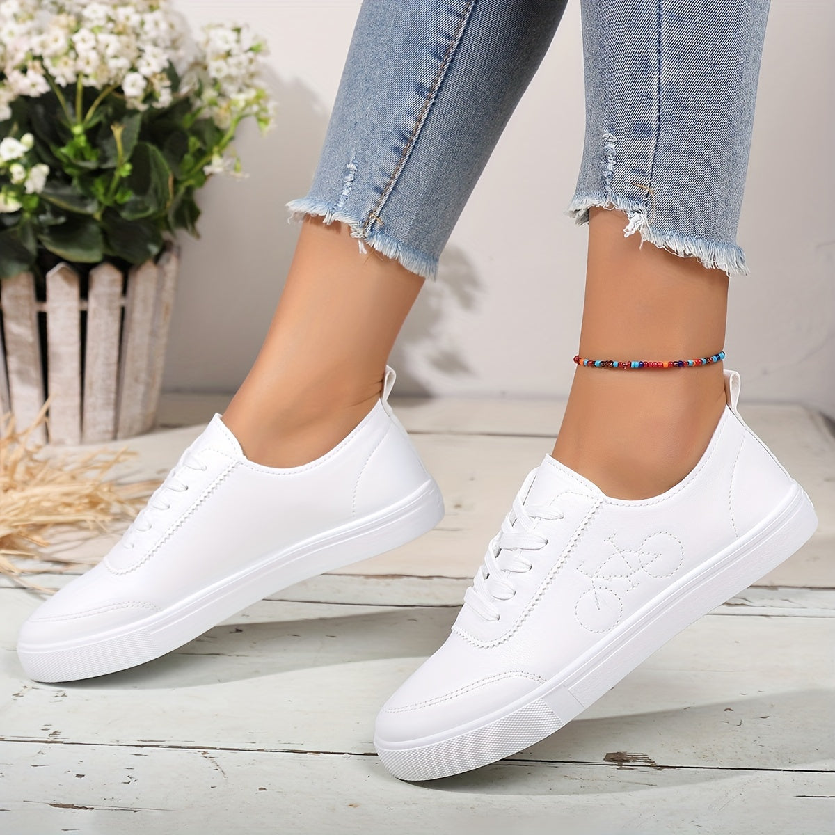 Women's Flat Lace Up Skate Shoes Low Top Sneakers