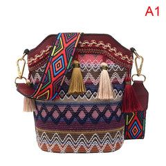 Casual Hand Woven Crossbody Straw Bag Women Retro Rattan Beach Tassel Messenger