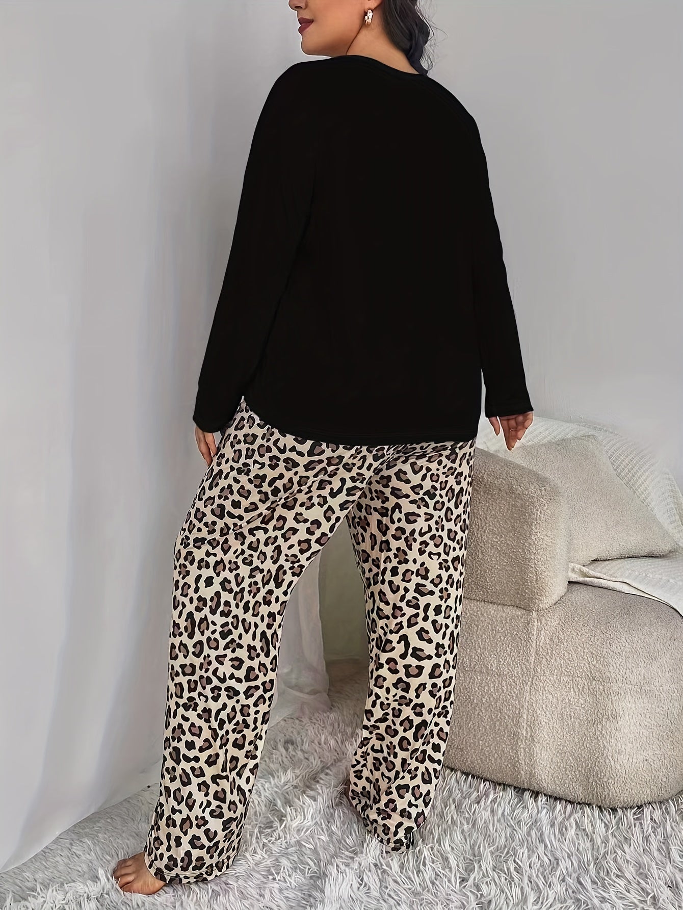  Leopard Heart Print Tee & Leopard Print Pants Pajamas Set