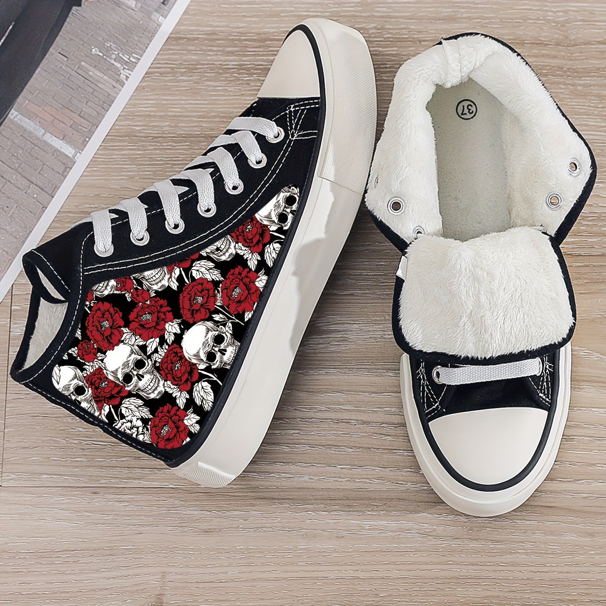 Skull Pattern High Top Skate Shoes with Plush Lining