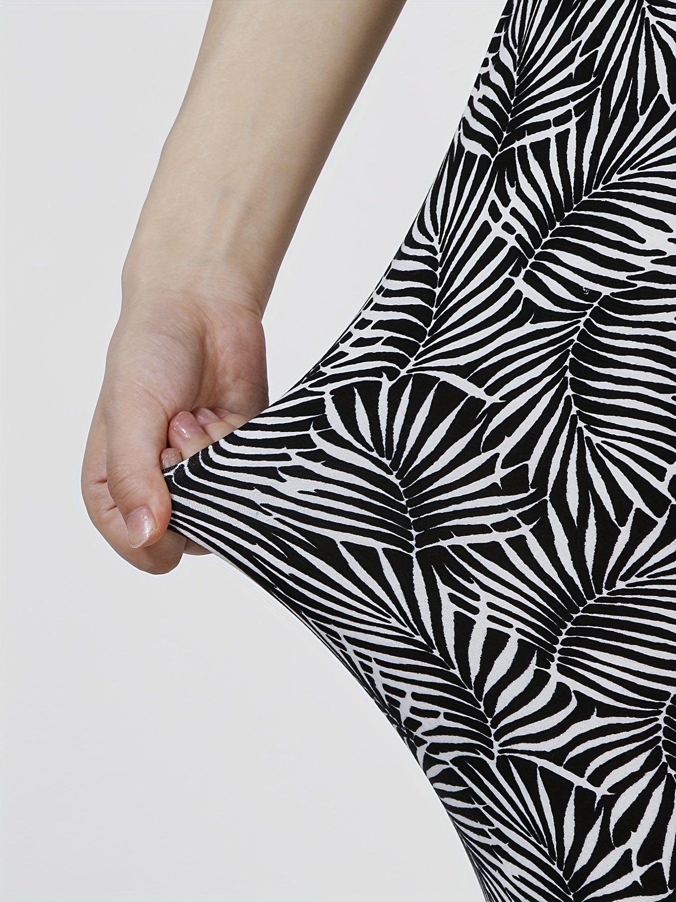 Leaf Print Skinny Leggings for Women