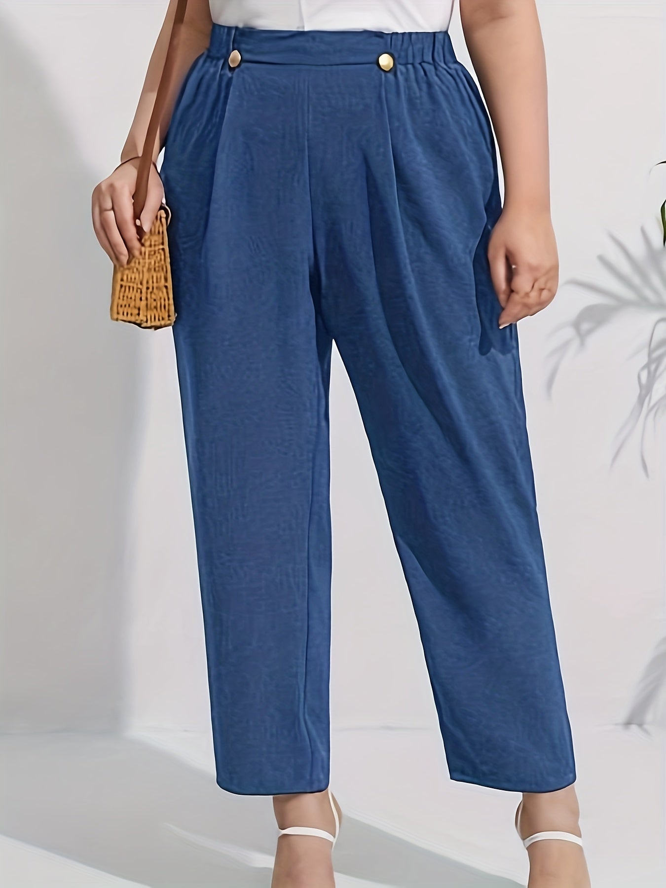  Solid Button Detail High Rise Crop Trousers