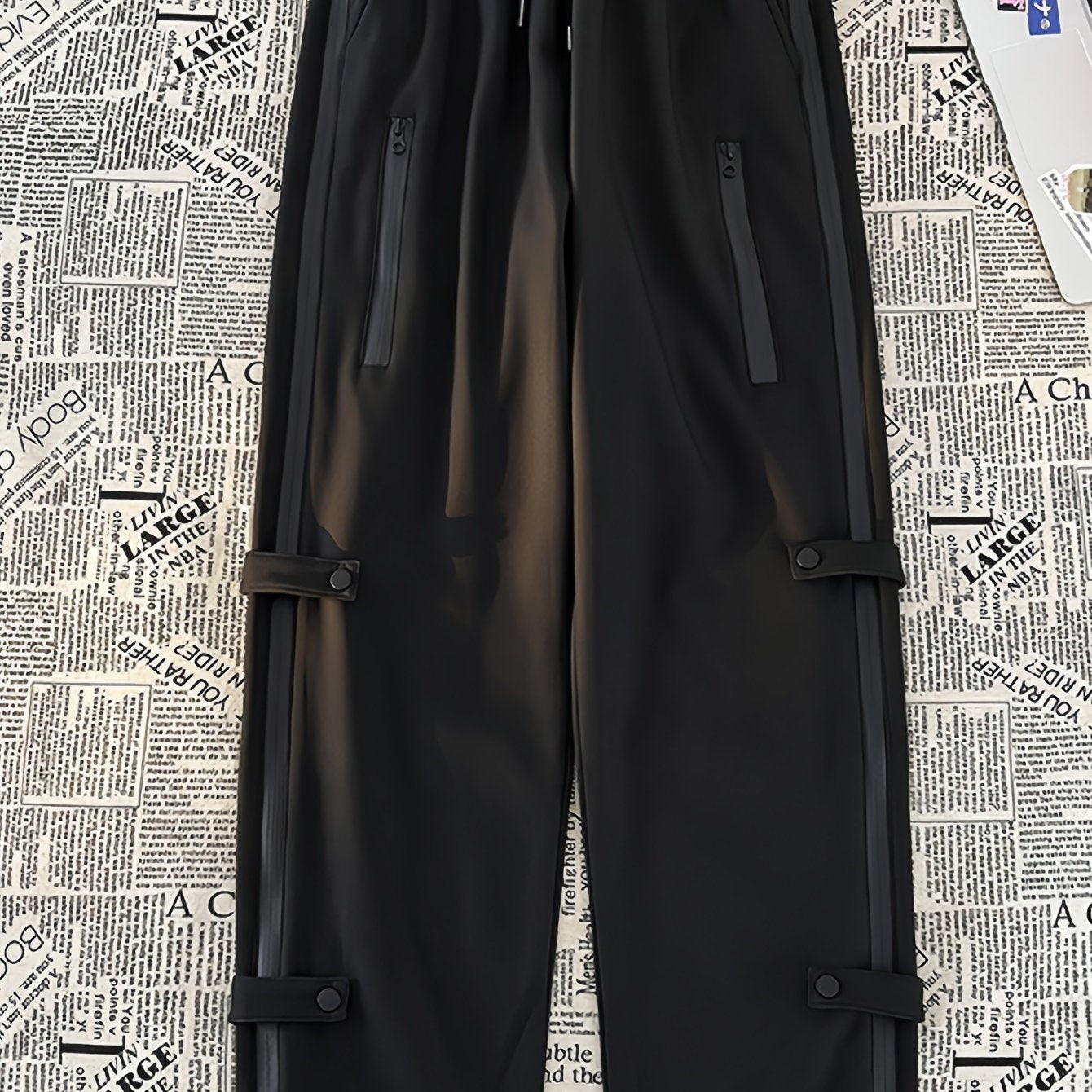 Men's Loose Button Decor Pants Active Breathable Drawstring Trousers