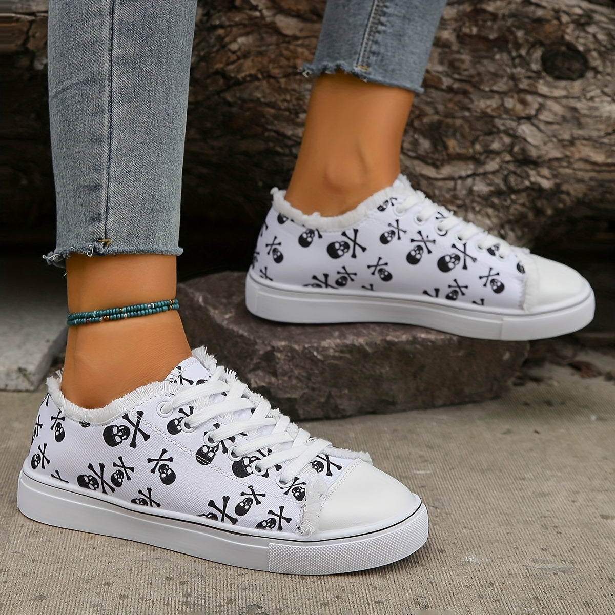 Women's Skull Pattern Canvas Shoes Lace Up Low Round Toe Non slip Outdoor Shoes
