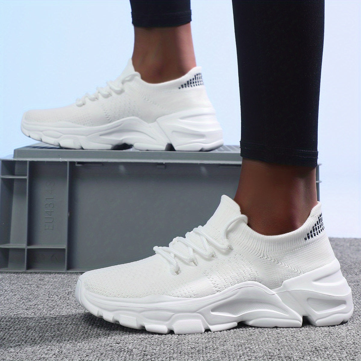 Women's Lace-Up Knit Running Shoes for Gym and Tennis