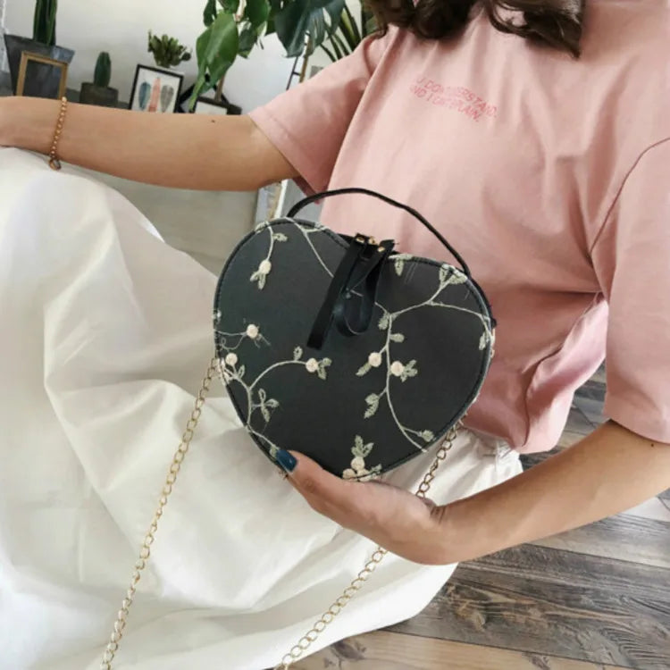 Embroidery Lace Shoulder Bag Heart-shaped Chain Bag
