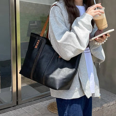 Women's Retro Large Capacity Shoulder Bag