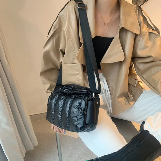 Women's Waterproof Shoulder Bag for Sports and Leisure