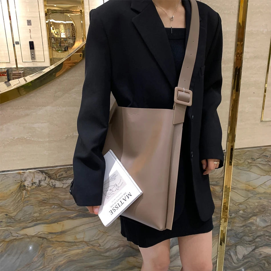 Spring Retro Women's Shoulder Bag Large Capacity Tote Handbag