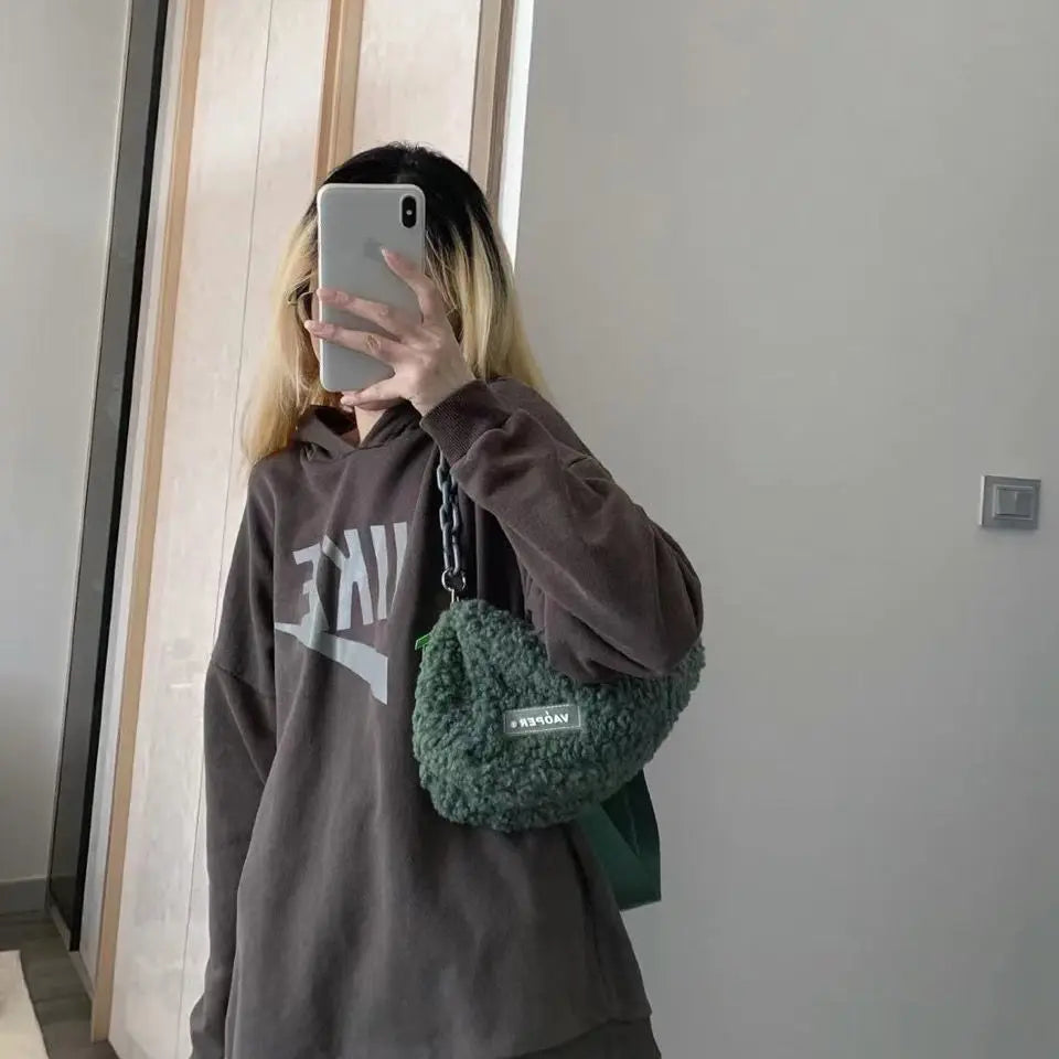 Winter Messenger Plush Bag Lamb Wool Youth One-Shoulder Bag Chain Street